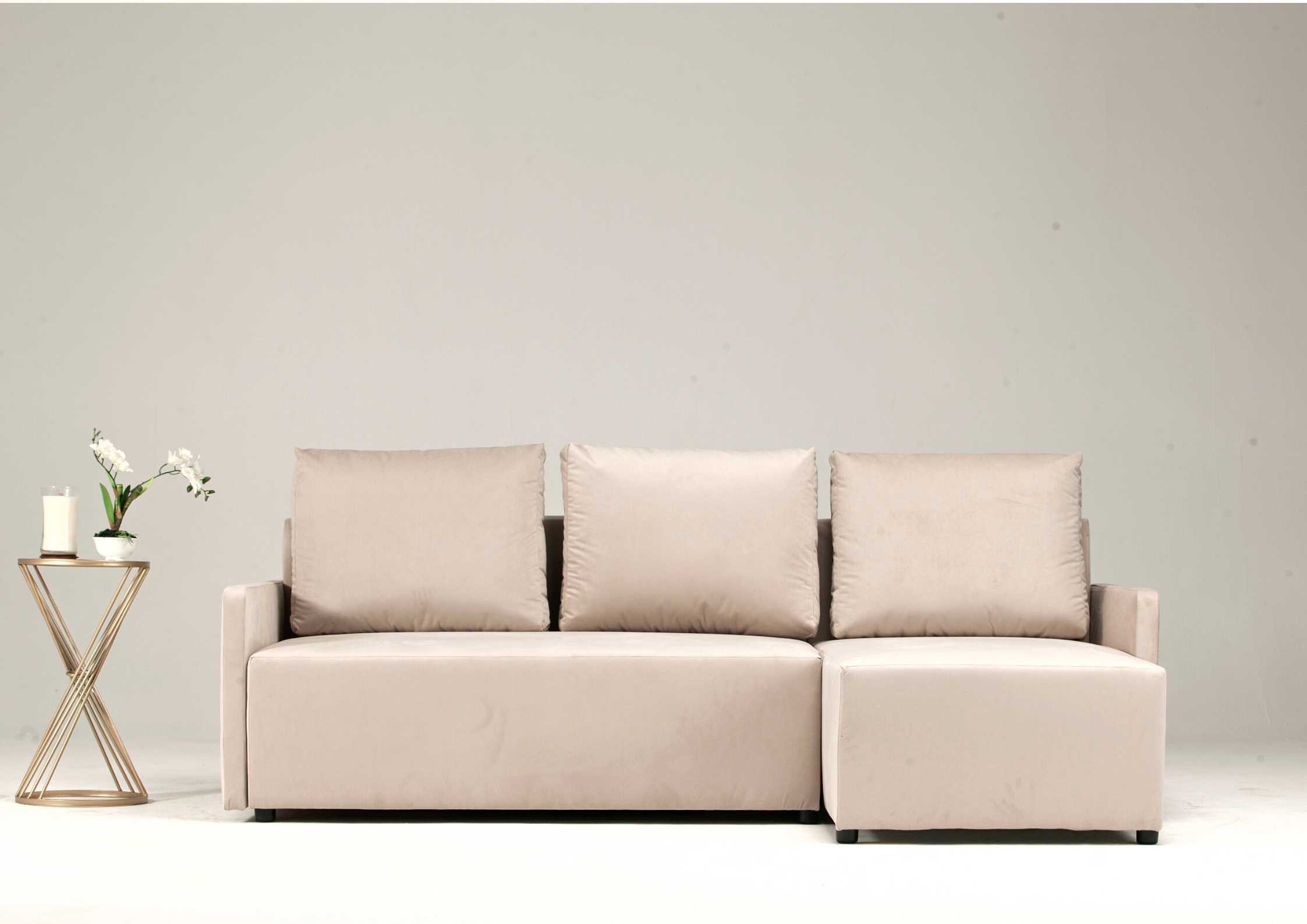 Beżowy mały narożnik do małego salonu